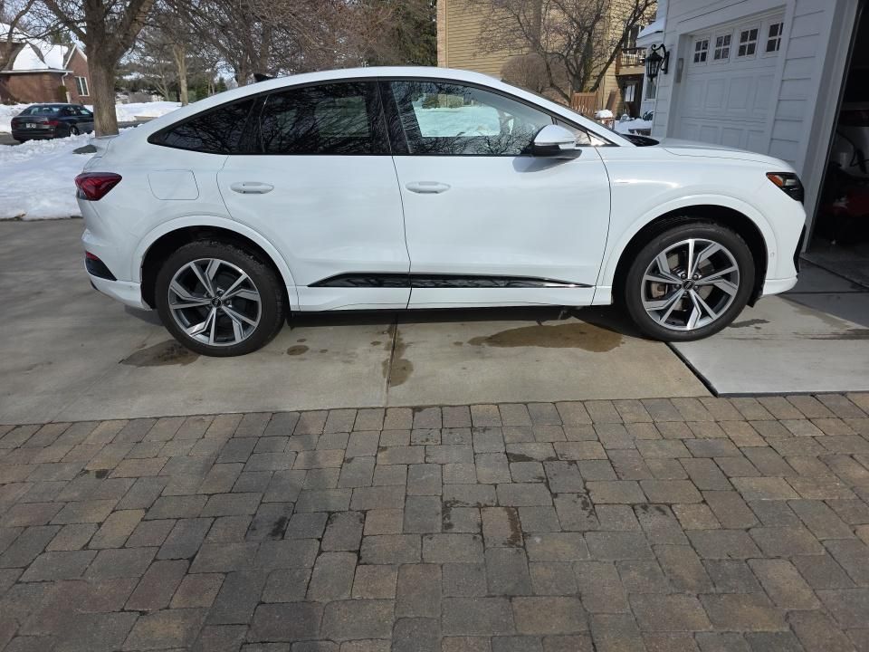 Thumbnail: 2023 Audi Q4 e-tron - 4