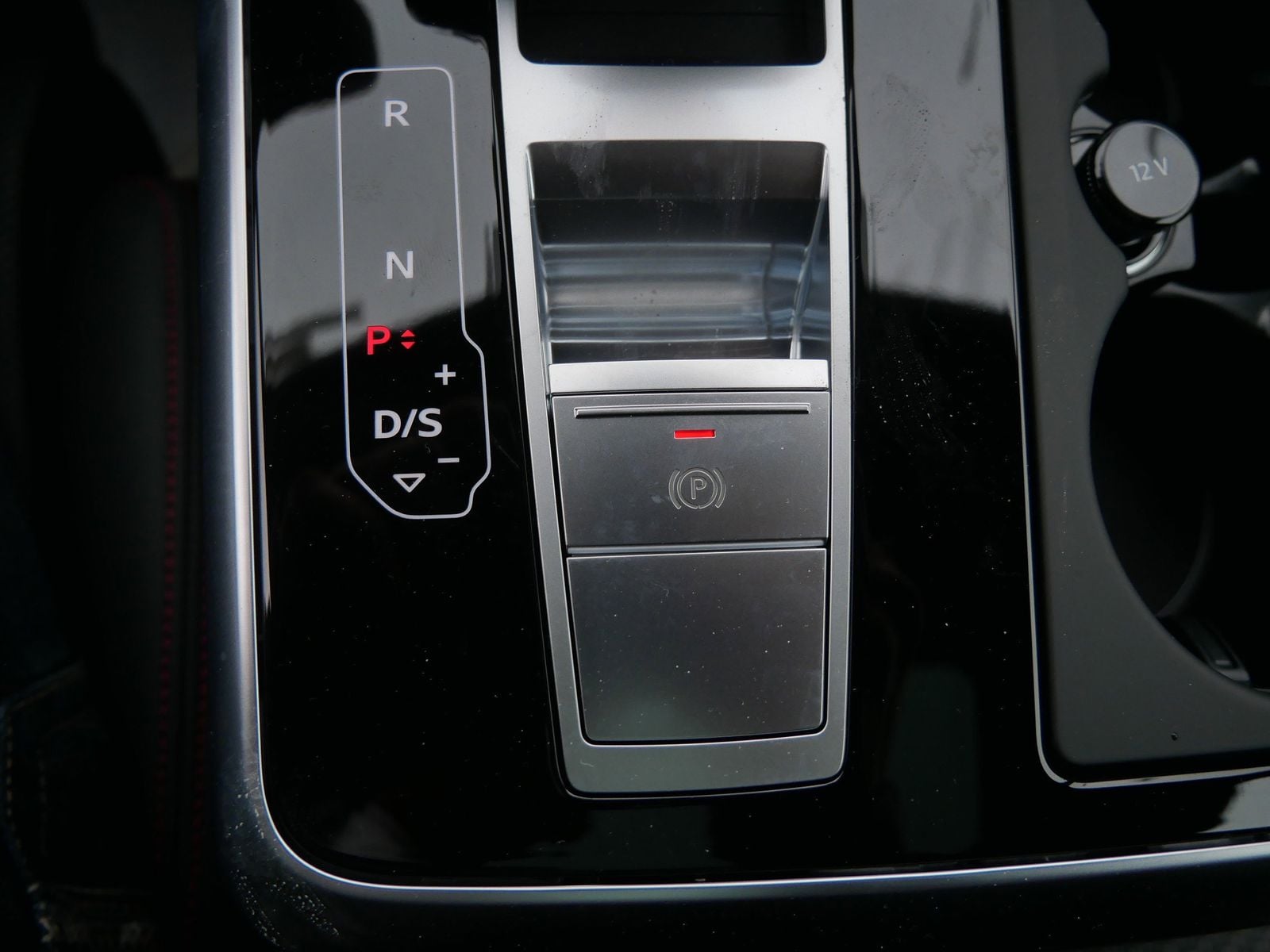 Thumbnail: 2026 Audi SQ8 - 28