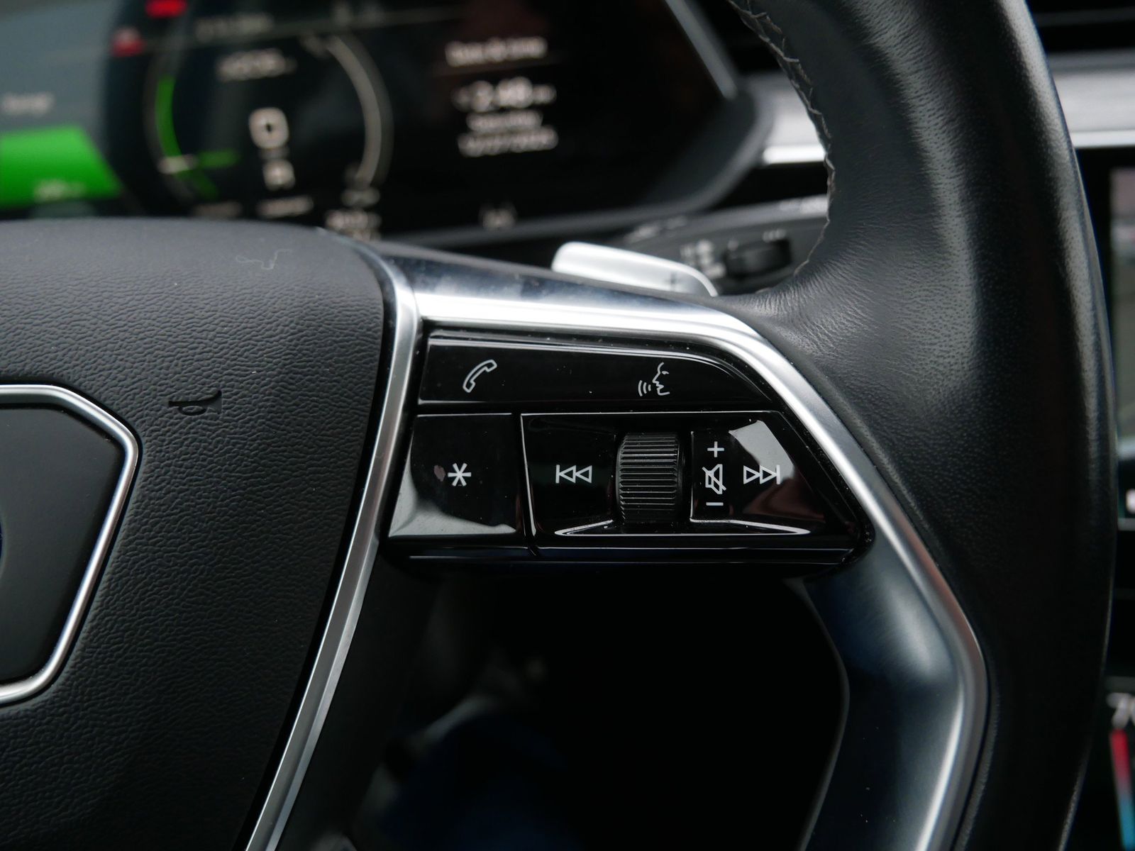 Thumbnail: 2024 Audi Q8 e-tron - 27