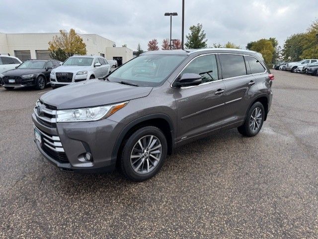 Thumbnail: 2017 Toyota Highlander - 2