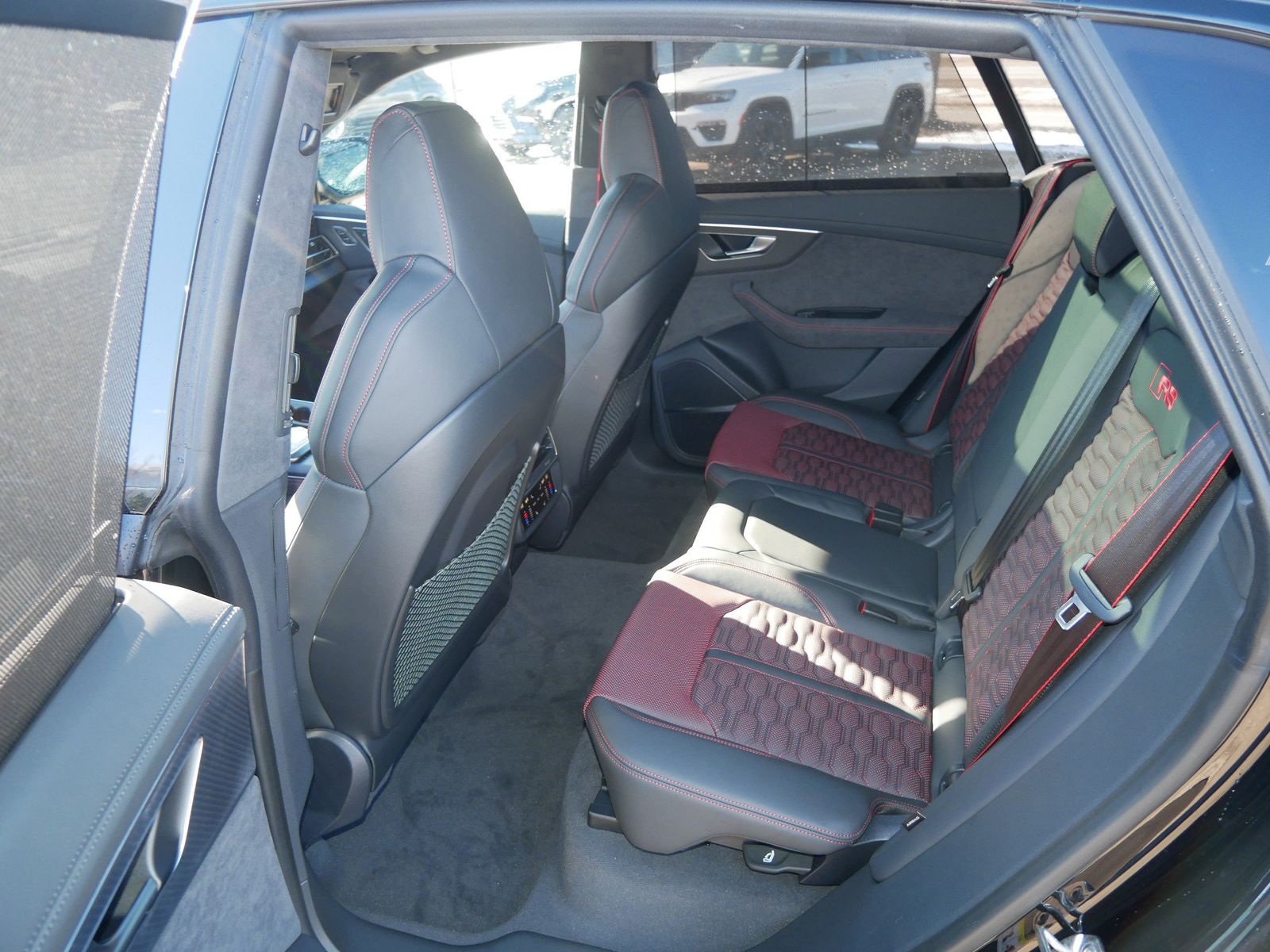 Thumbnail: 2026 Audi RS Q8 - 10