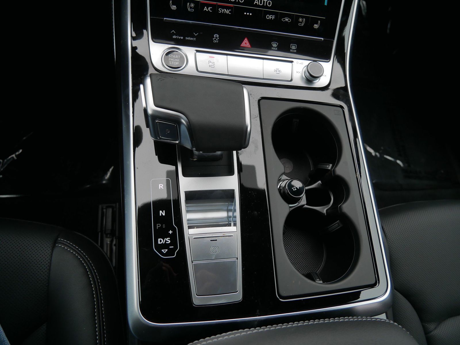 Thumbnail: 2026 Audi Q8 - 23