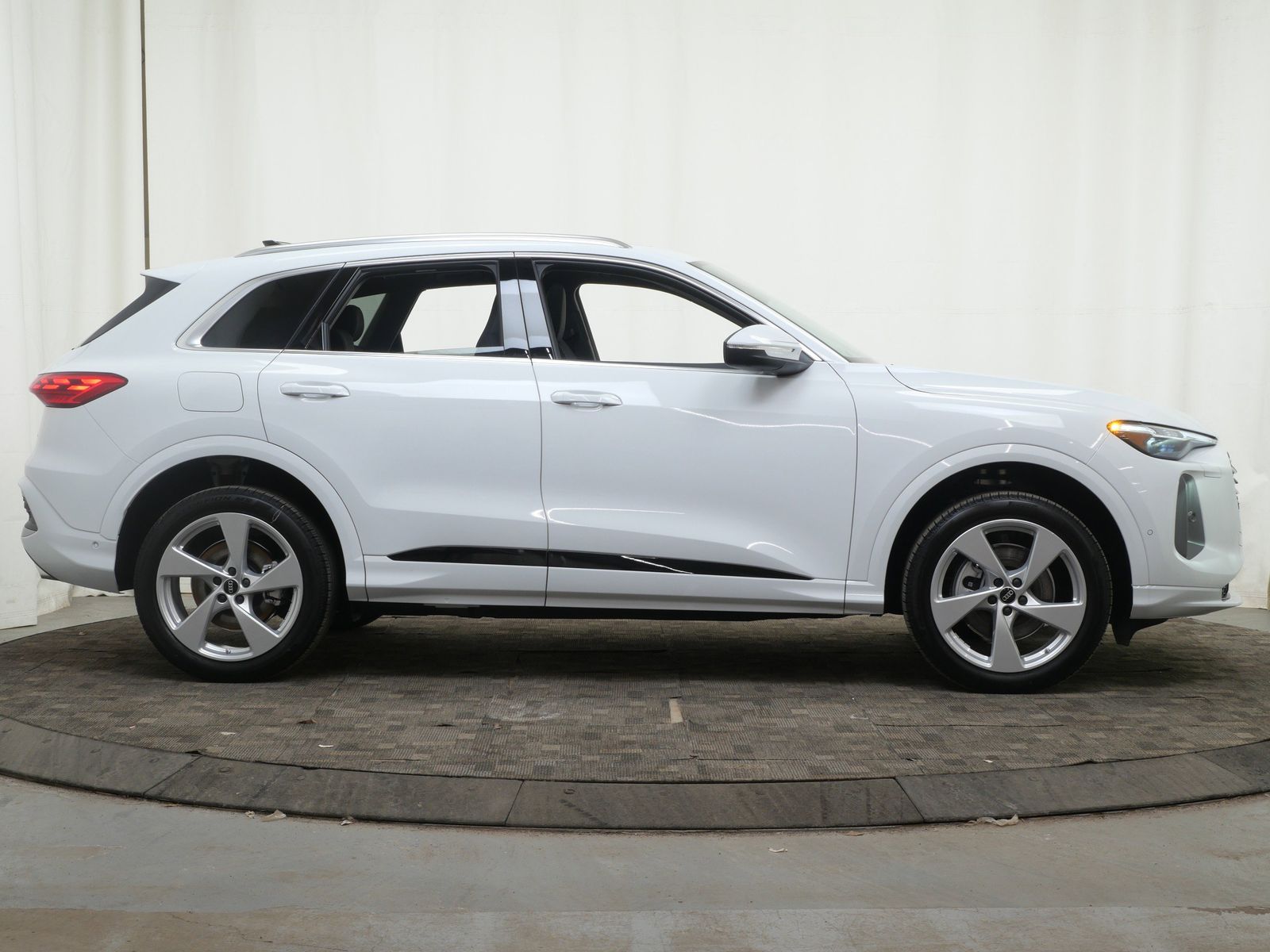 Thumbnail: 2025 Audi Q5 - 7