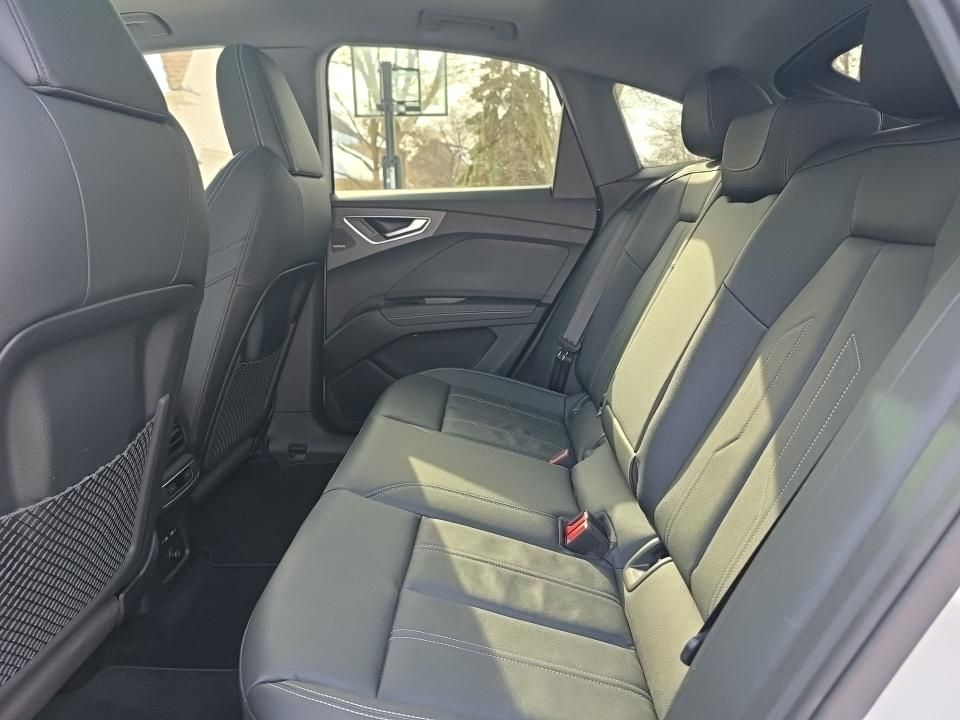 Thumbnail: 2023 Audi Q4 e-tron - 10