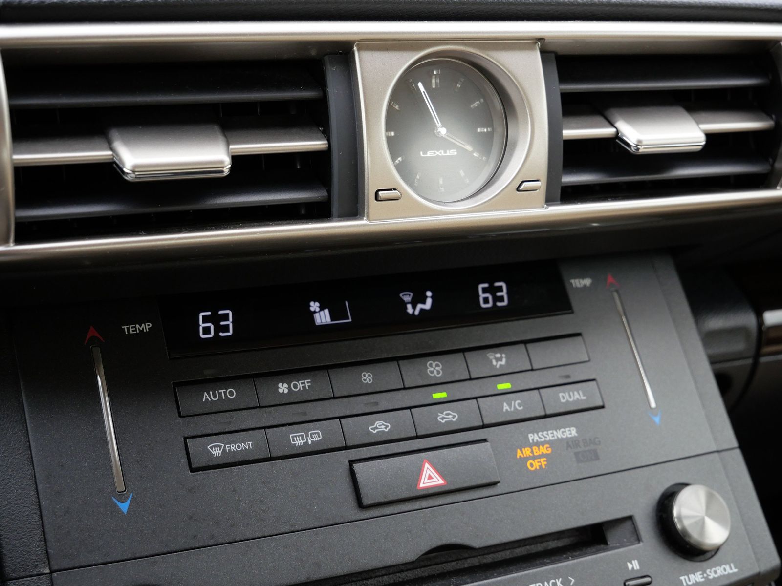 Thumbnail: 2015 Lexus IS - 20