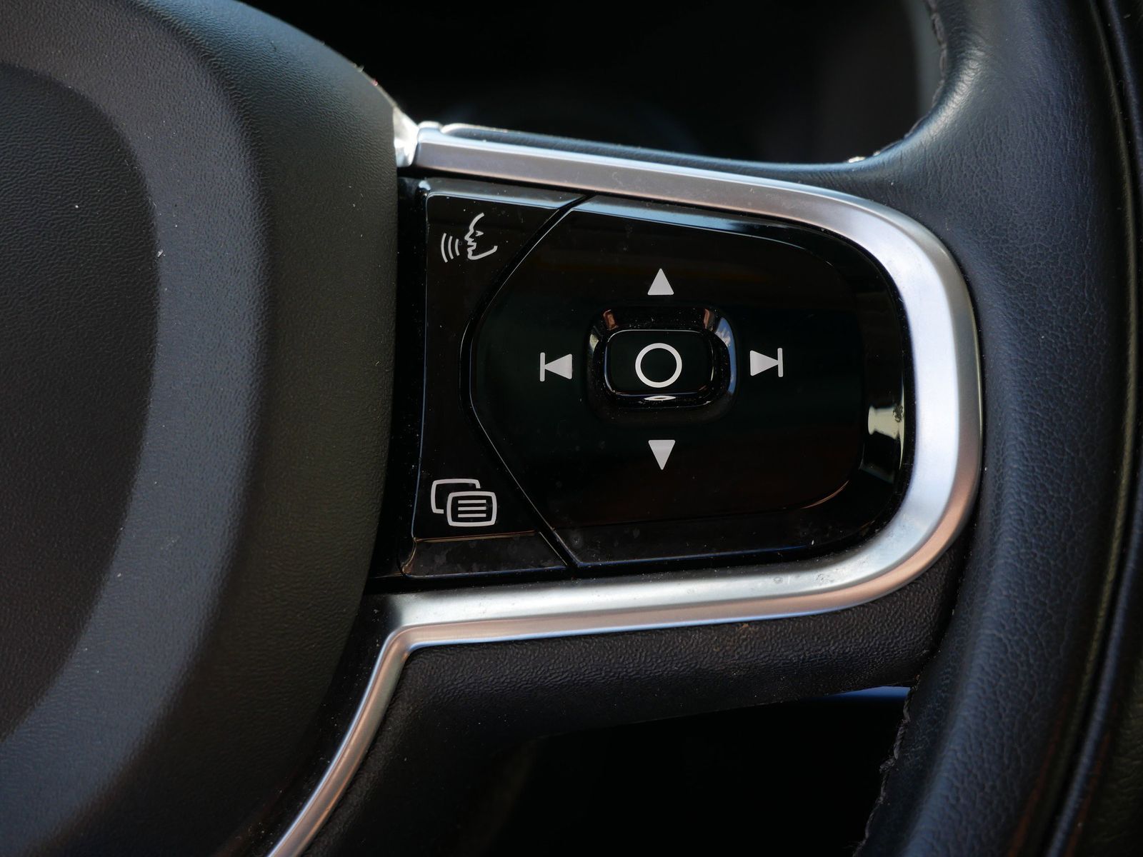 Thumbnail: 2021 Volvo XC90 - 20