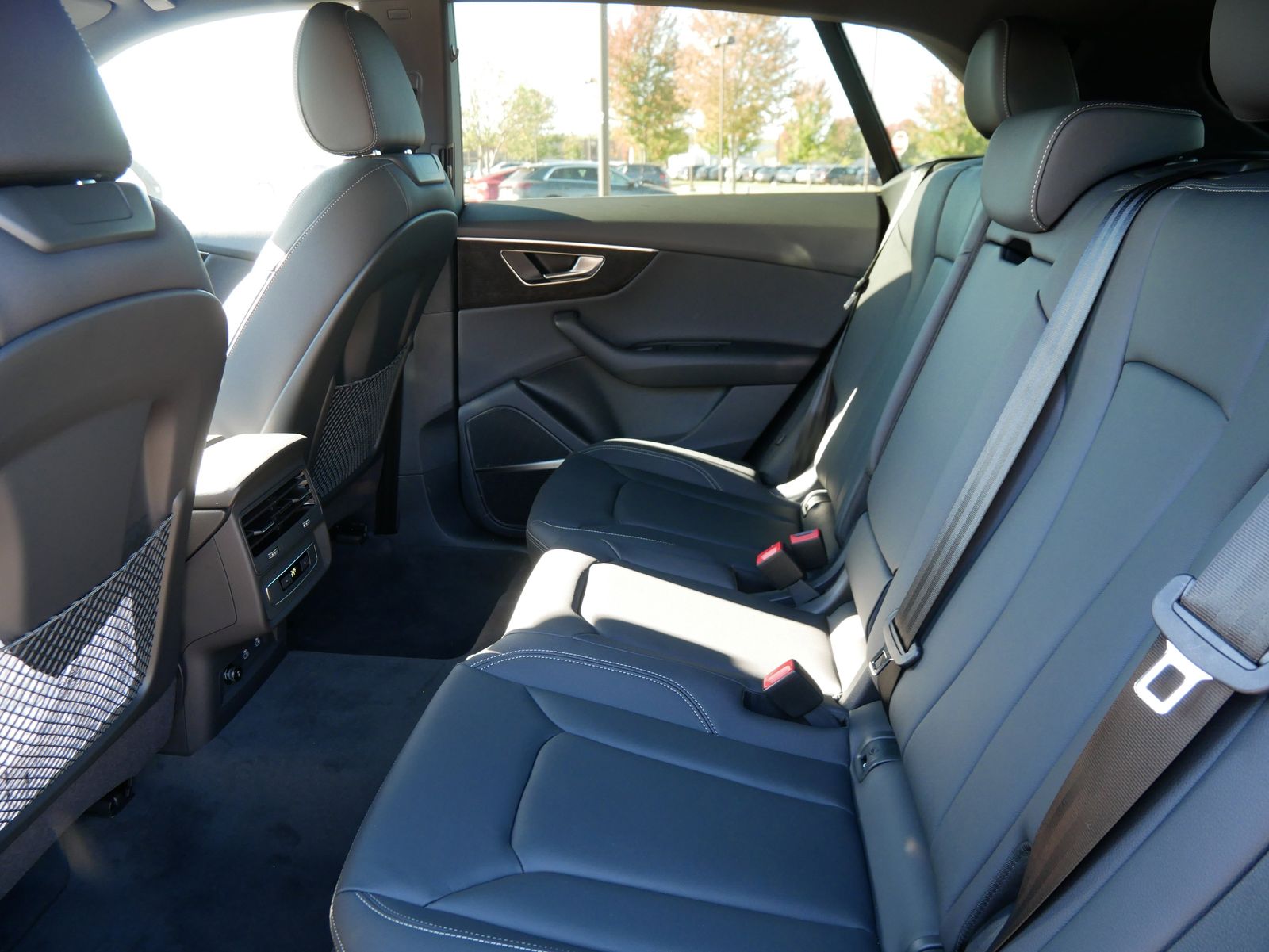 Thumbnail: 2026 Audi Q8 - 9