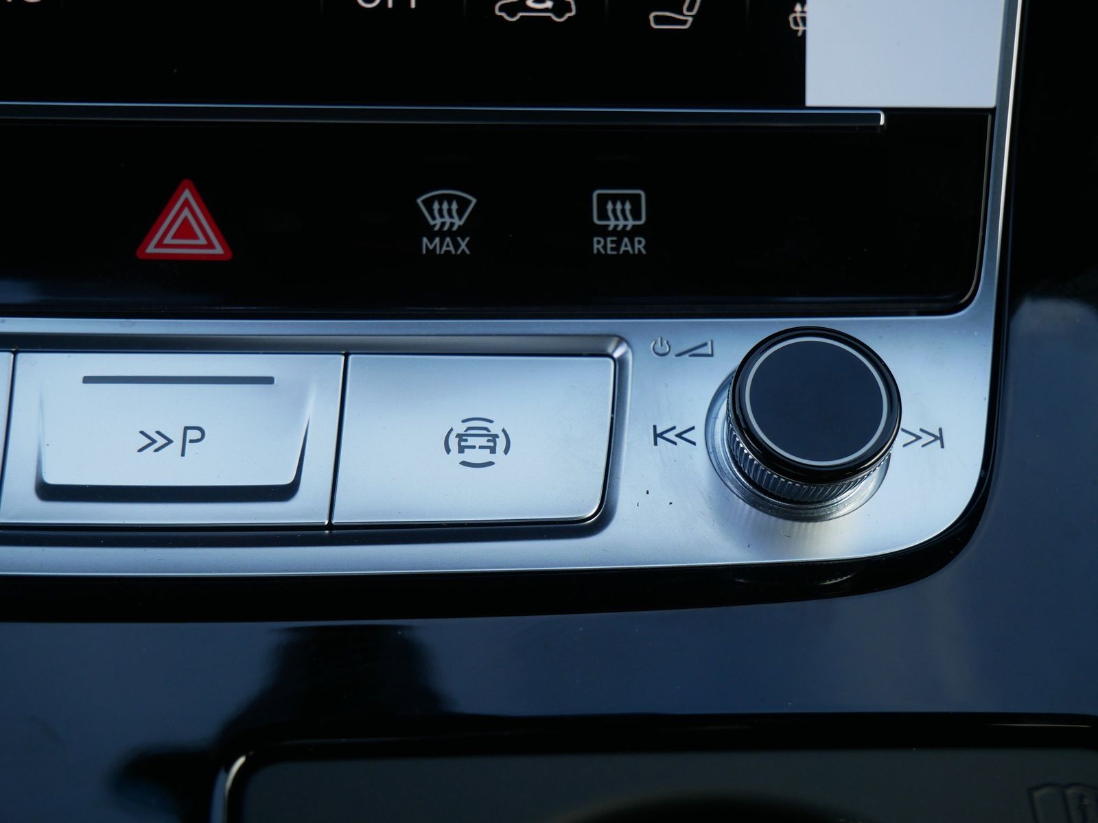 Thumbnail: 2026 Audi RS Q8 - 22