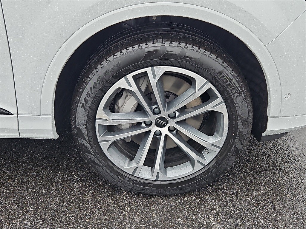 New 2026 Audi Q7 45 Premium SUV