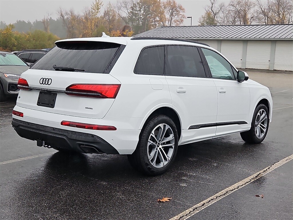 New 2026 Audi Q7 45 Premium SUV
