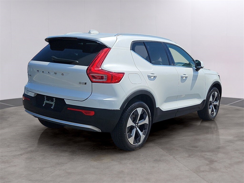 2023 Volvo XC40 Plus photo 4