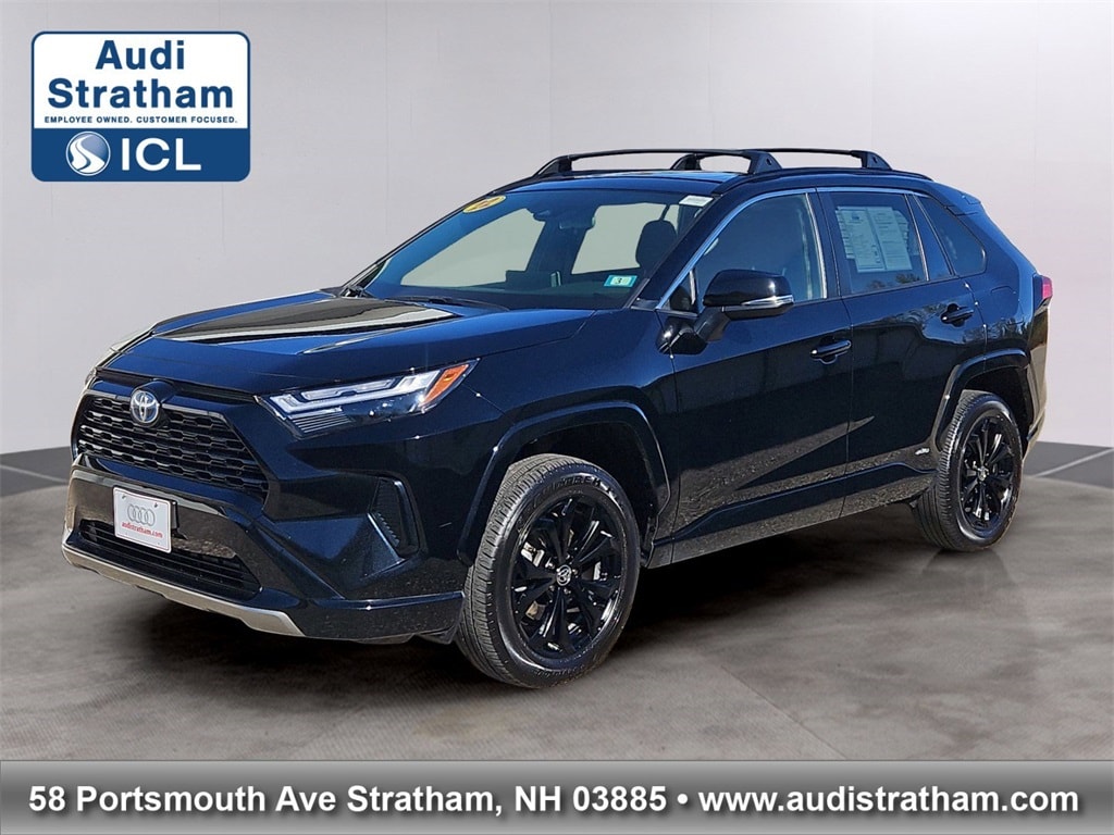 2022 Toyota RAV4 SE's photo