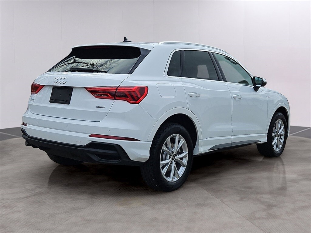 2025 Audi Q3 S line Premium photo 4