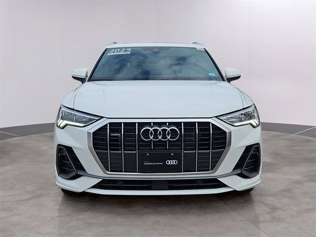 2025 Audi Q3 S line Premium photo 2