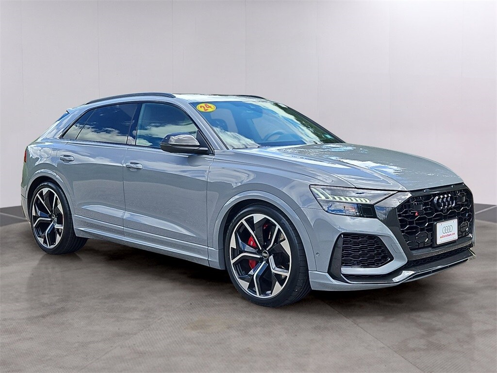 2024 Audi RS Q8 photo 2