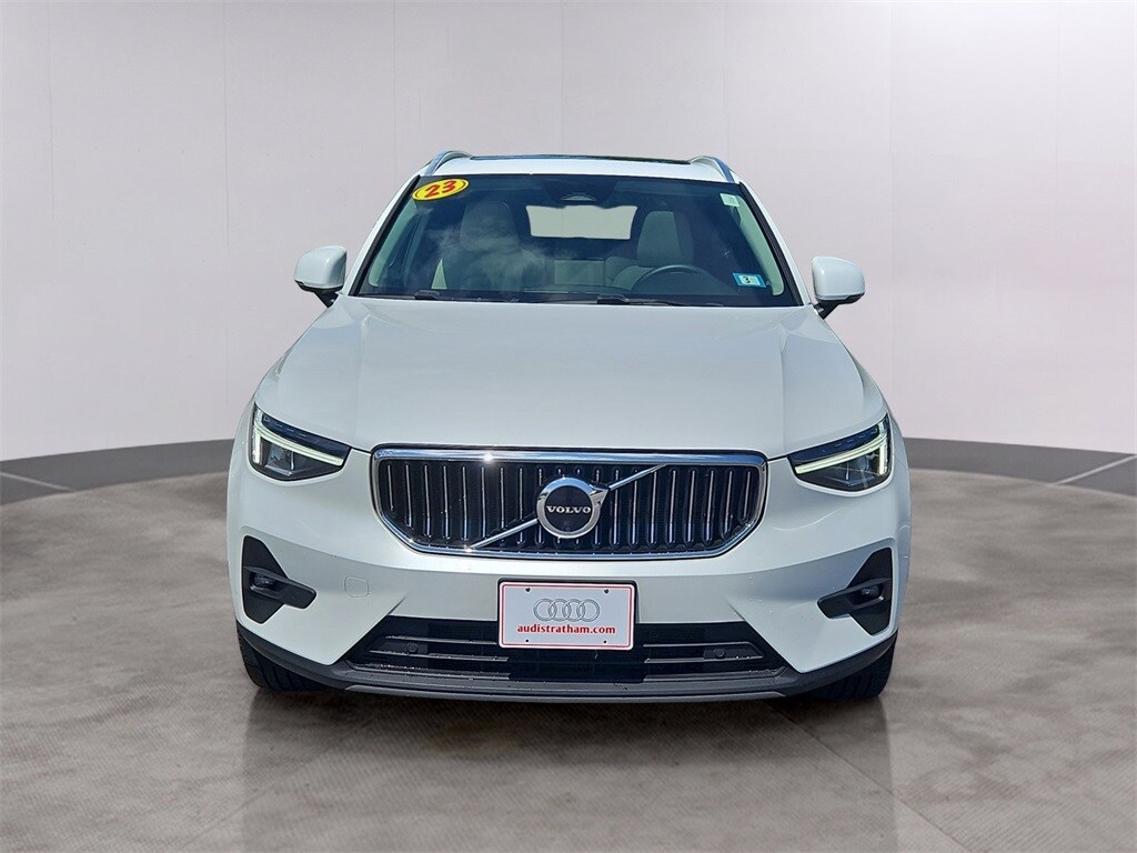 2023 Volvo XC40 Plus photo 2