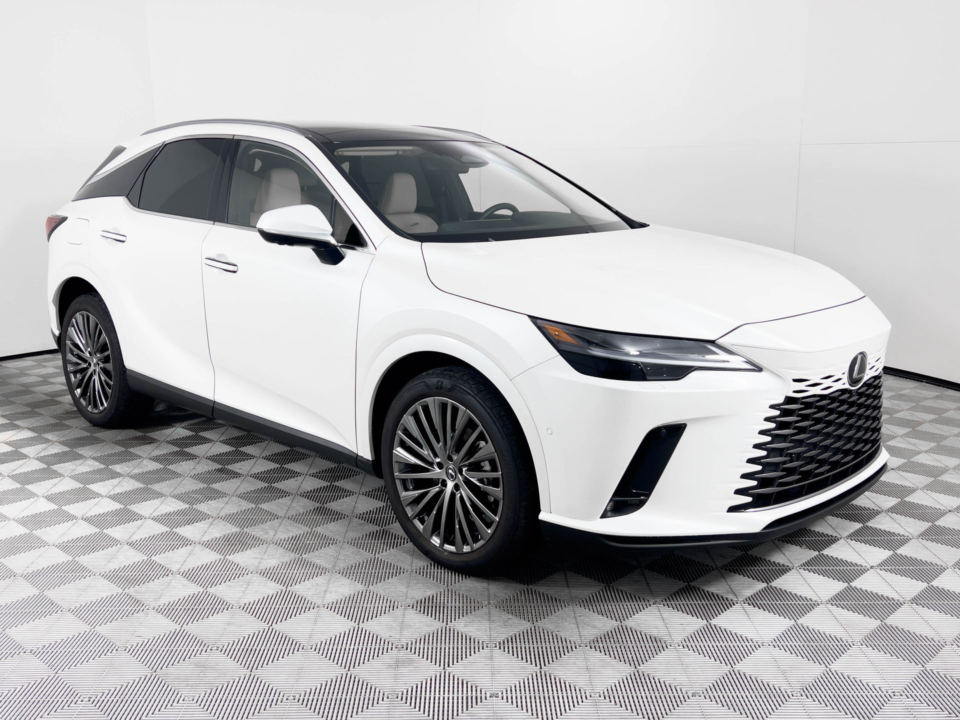 2024 Lexus RX PHEV 450h+'s photo