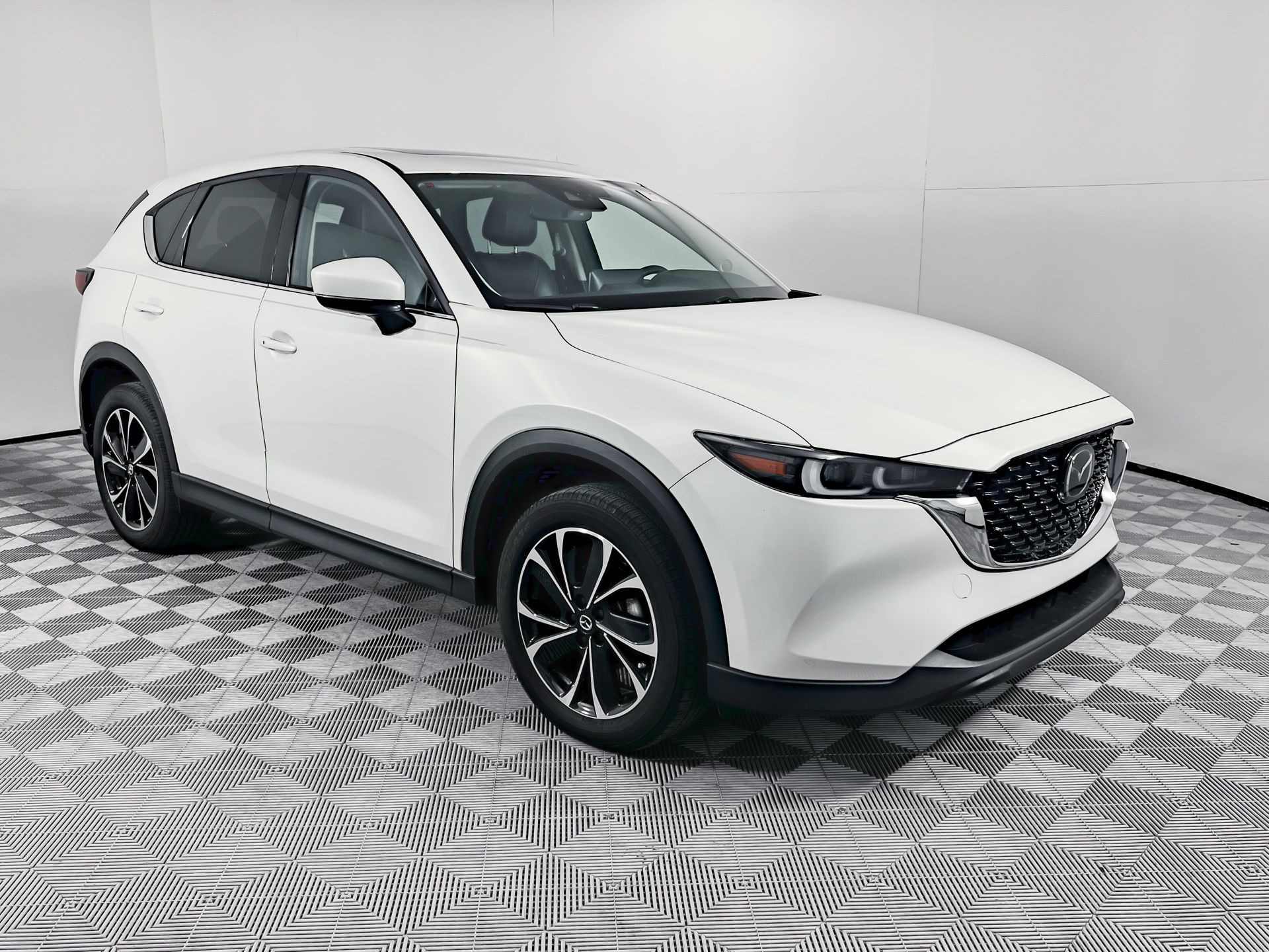 2023 Mazda CX-5 S Premium package's photo