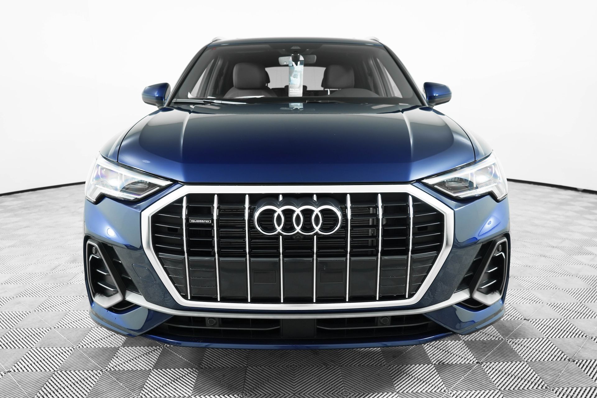 2025 Audi Q3 45 TFSI S line Premium Plus photo 2