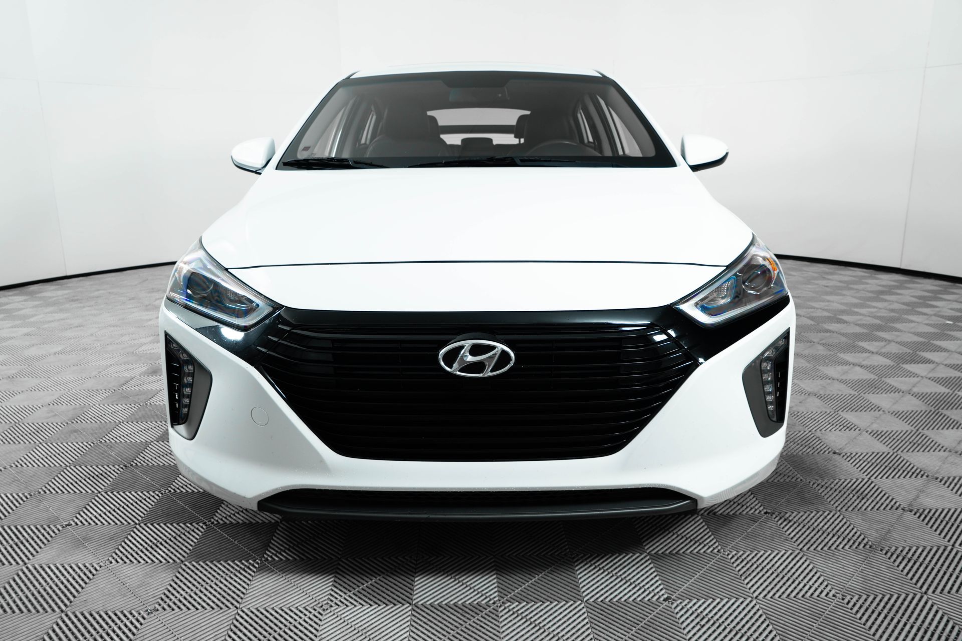 2017 Hyundai Ioniq Limited photo 2