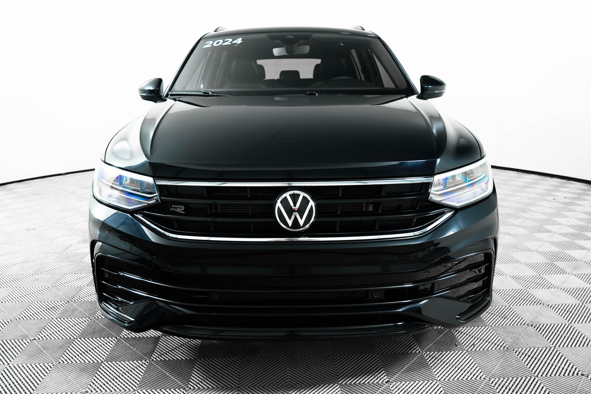 2024 Volkswagen Tiguan SE R-Line Black photo 2