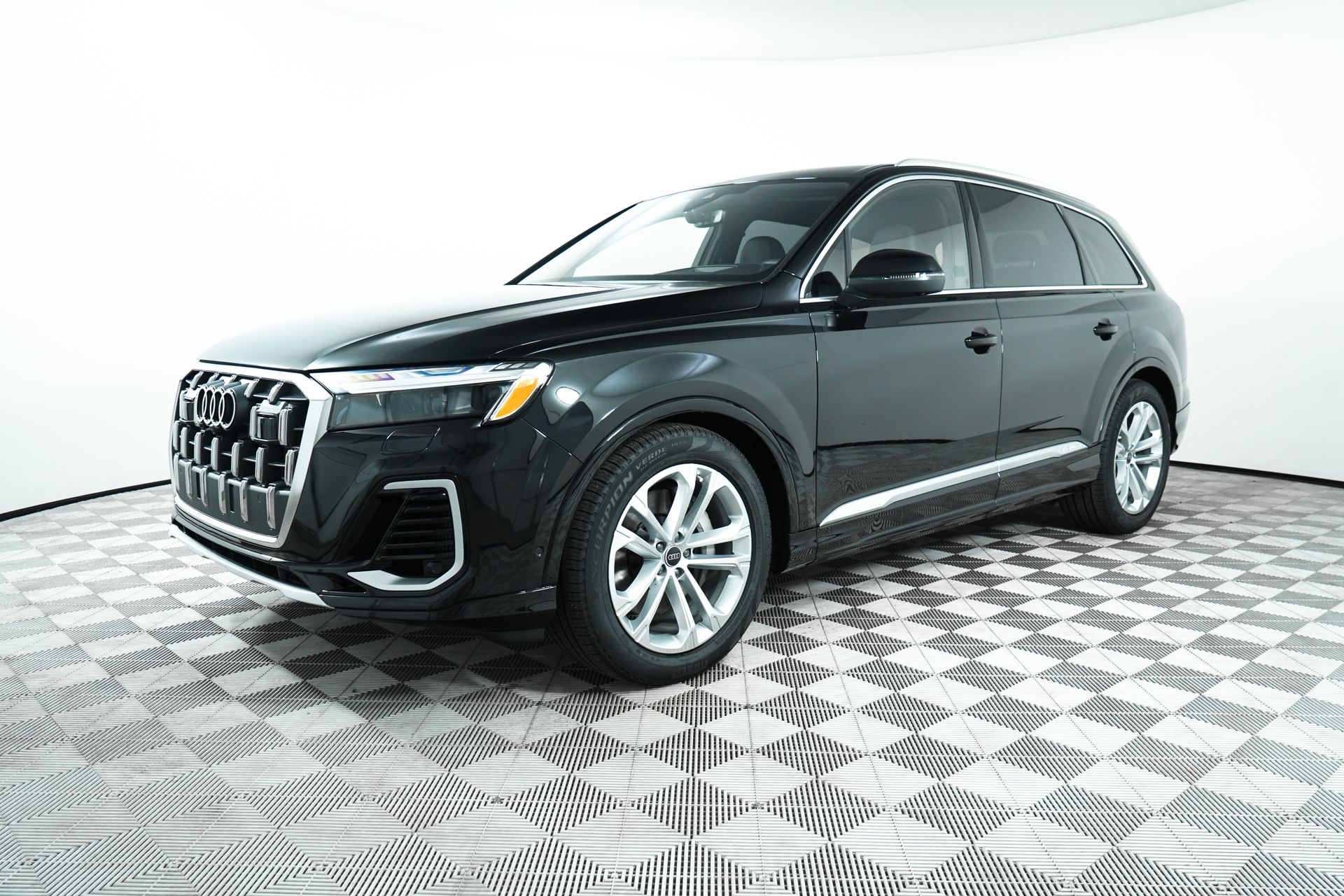 2025 Audi Q7 55 Prestige photo 3