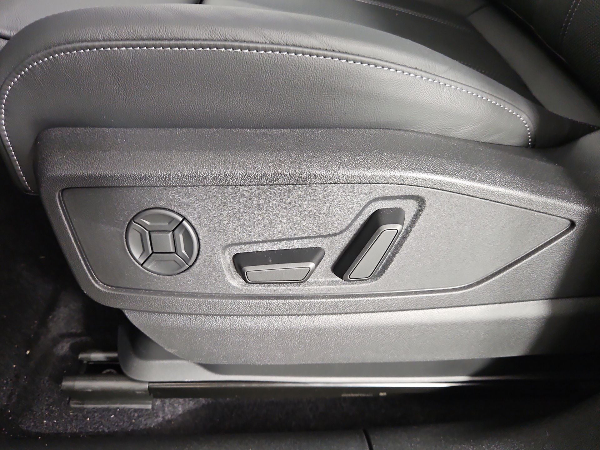 2026 Audi Q5 Premium Plus - Photo 17
