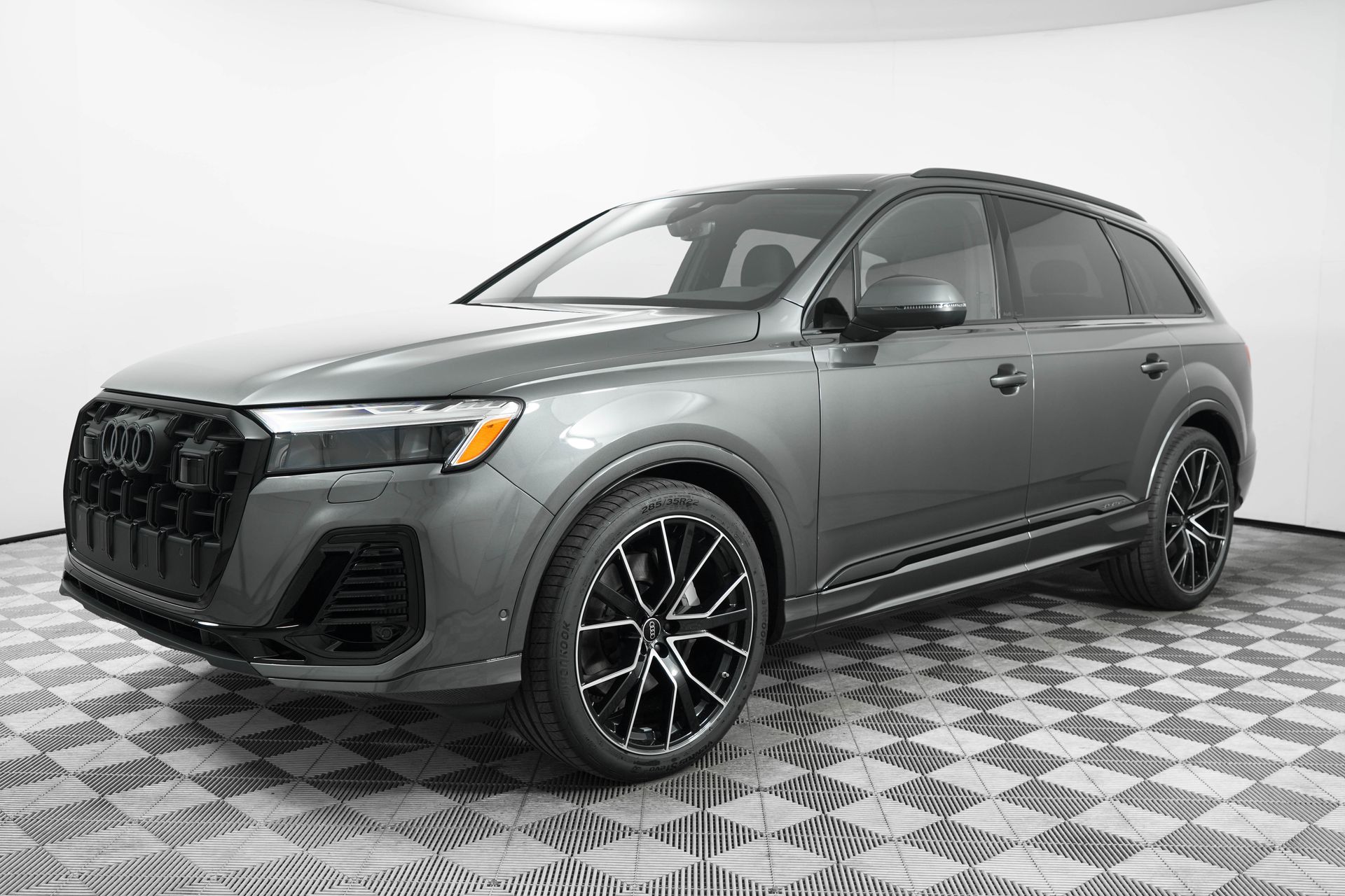 2025 Audi Q7 55 Premium Plus photo 3