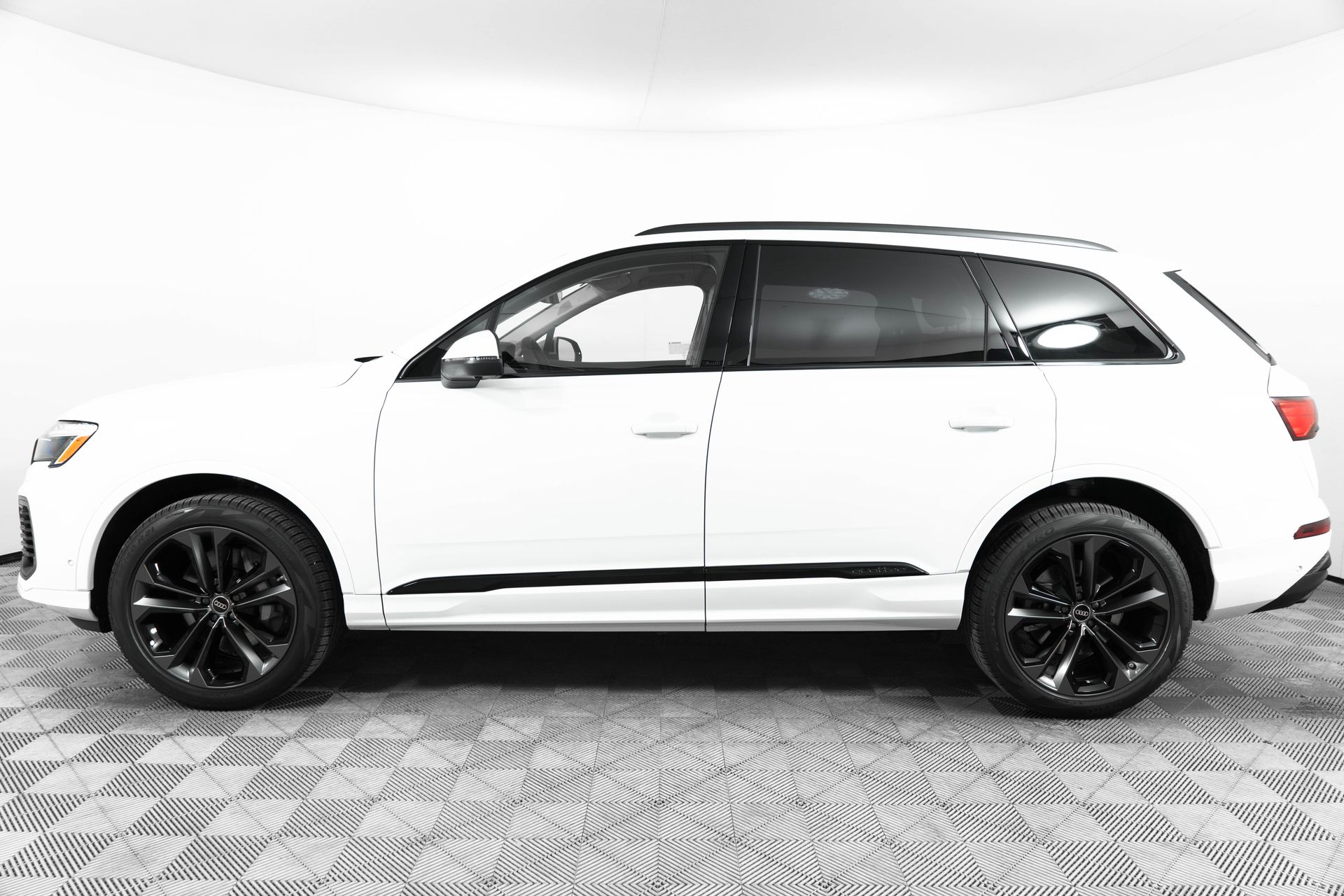 2025 Audi Q7 55 Premium Plus photo 4
