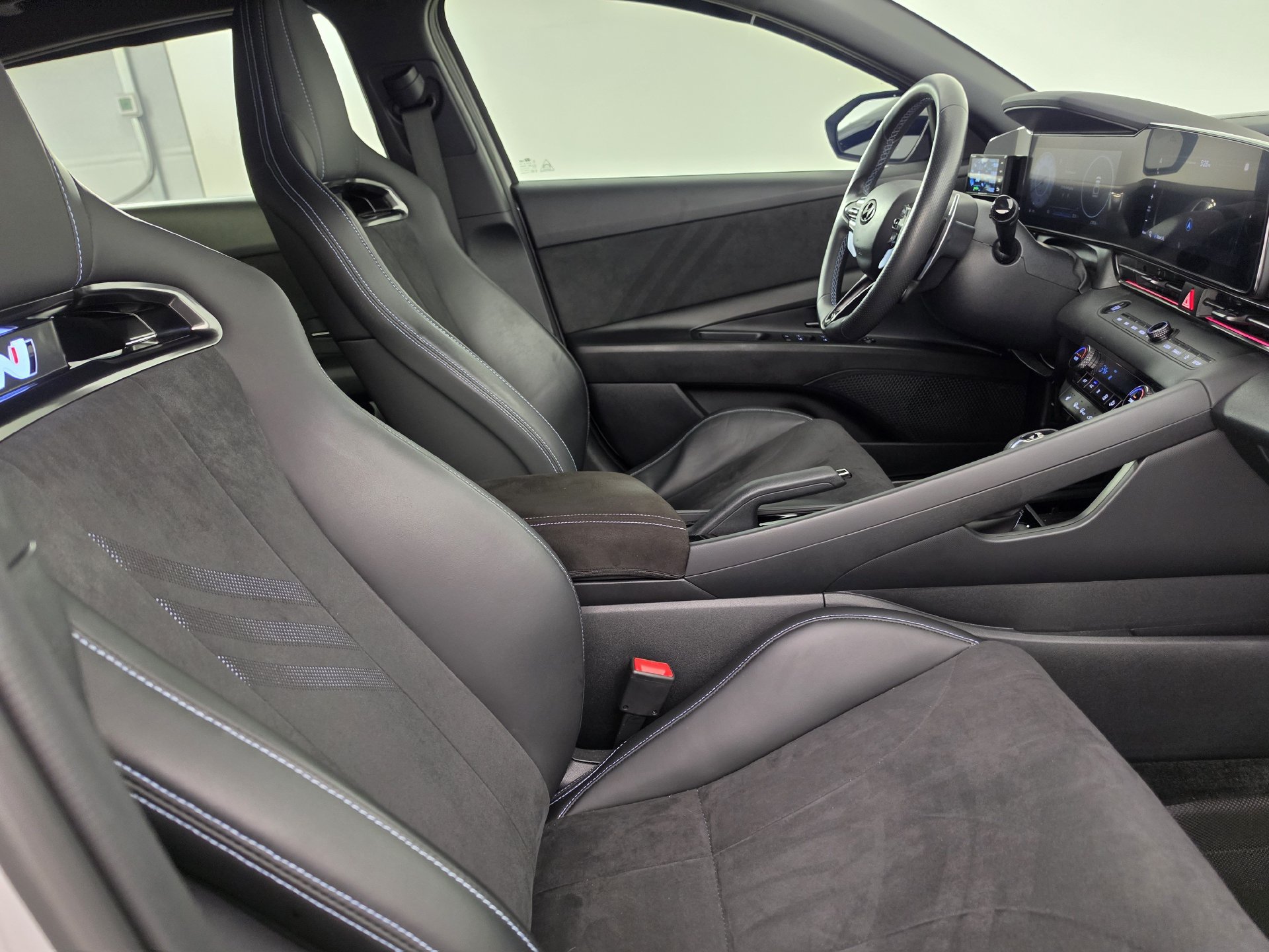 2023 Hyundai Elantra N - Photo 31