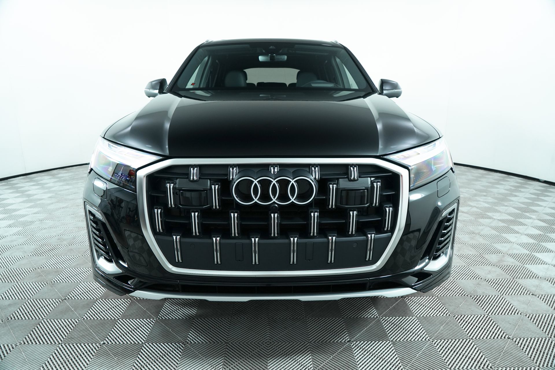 2025 Audi Q7 55 Prestige photo 2