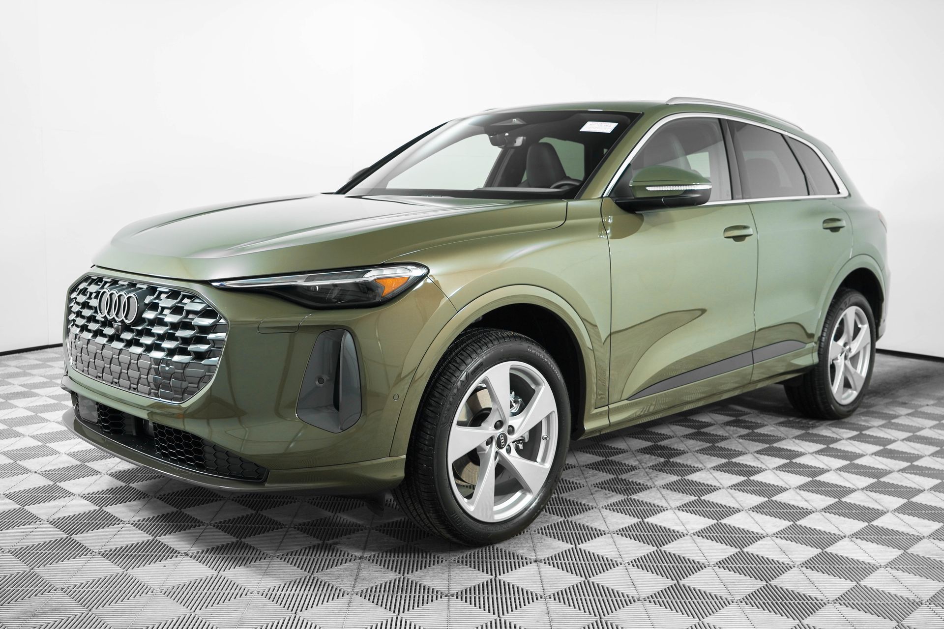 2025 Audi Q5 2.0T Premium Plus photo 2
