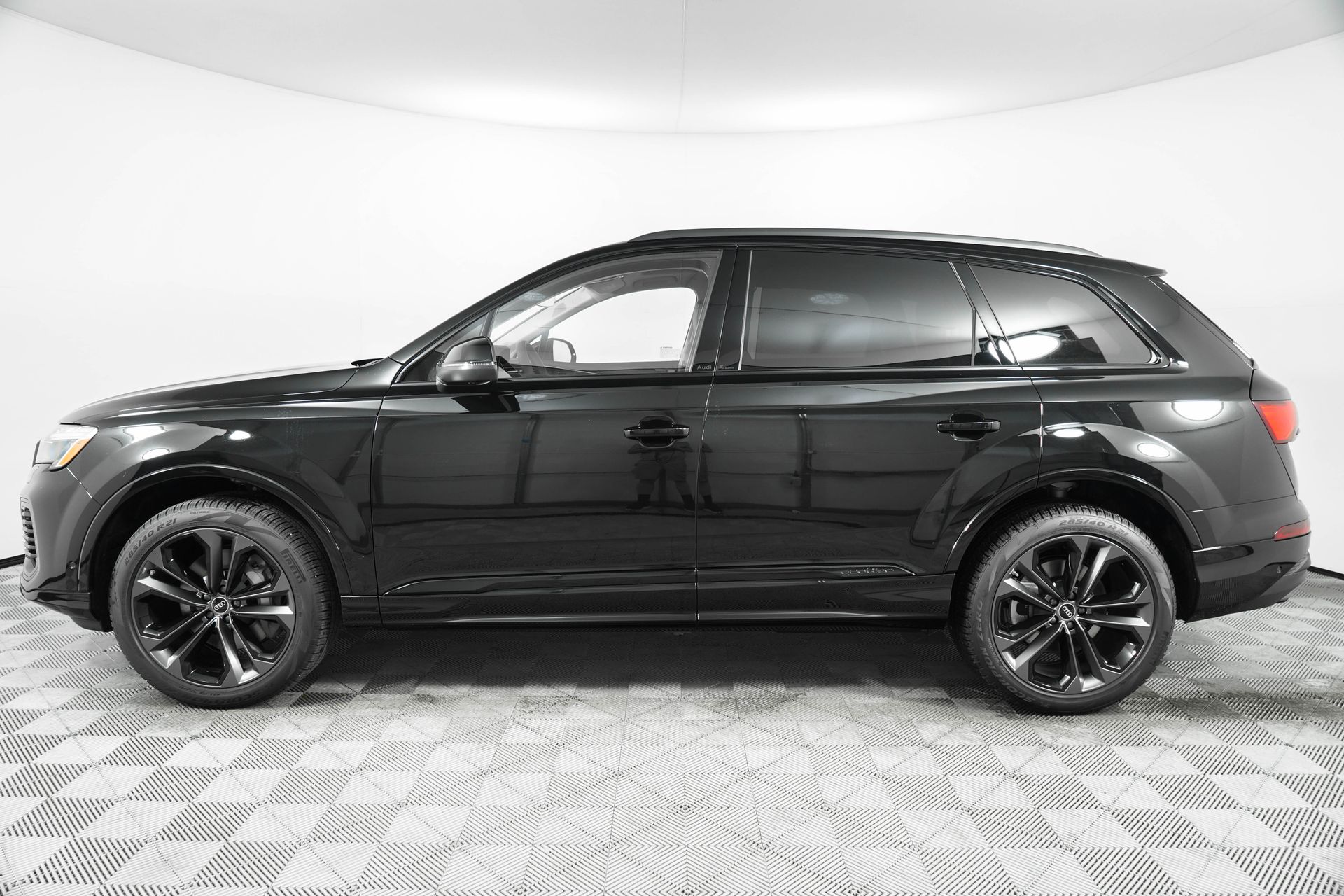 2025 Audi Q7 55 Premium Plus photo 4