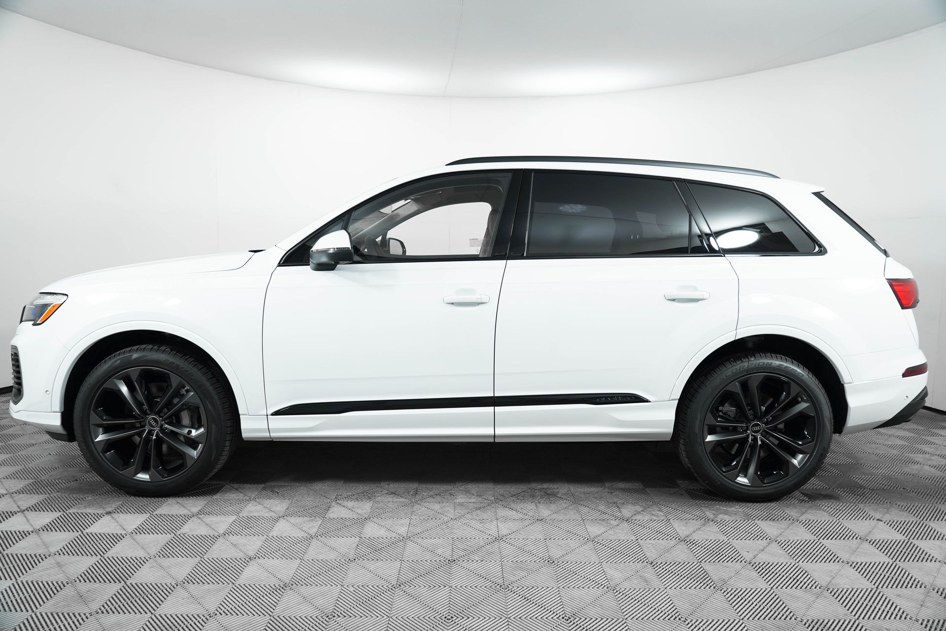2025 Audi Q7 55 Premium Plus photo 4