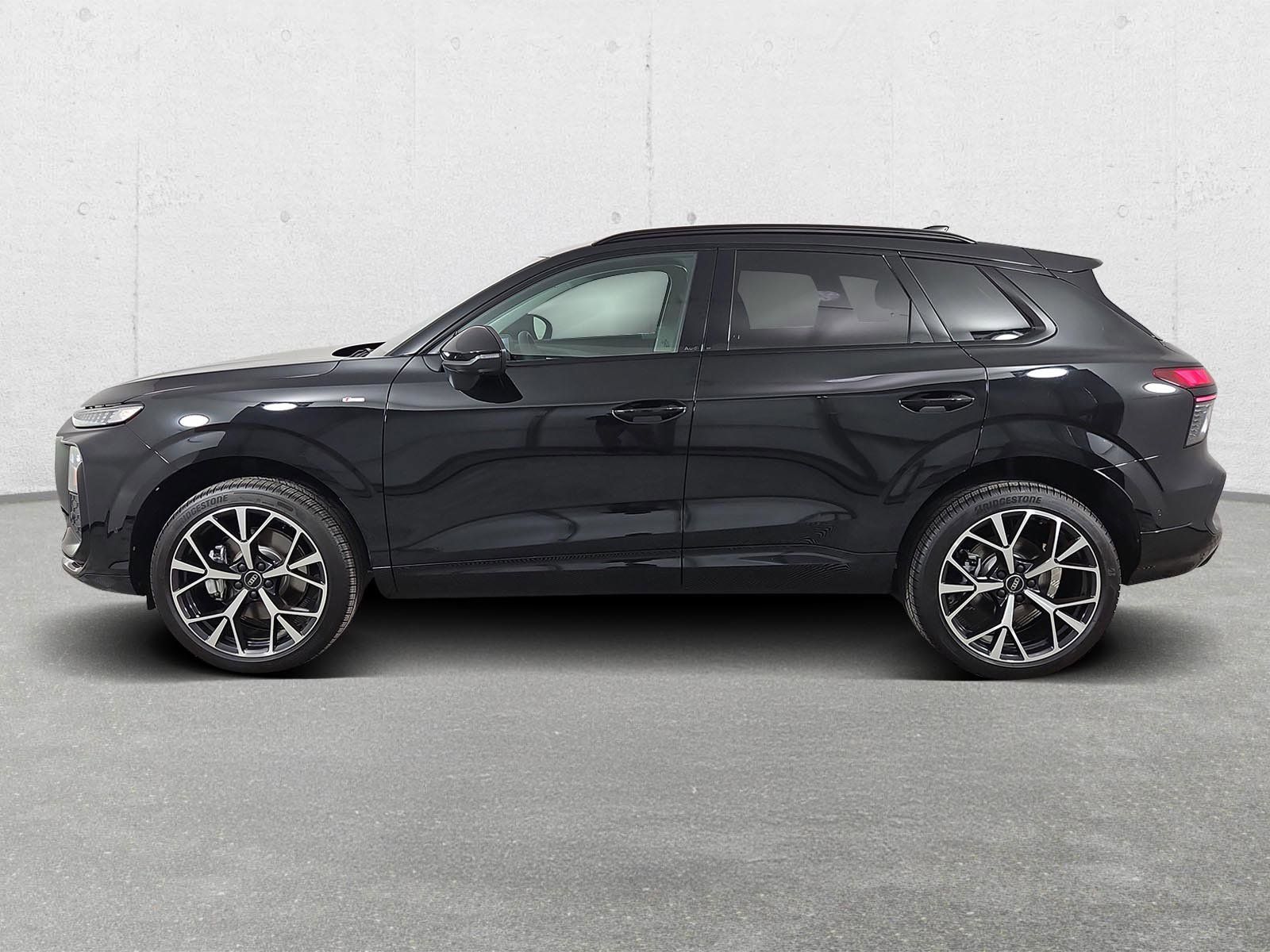 2026 Audi Q3 Base - Photo 4