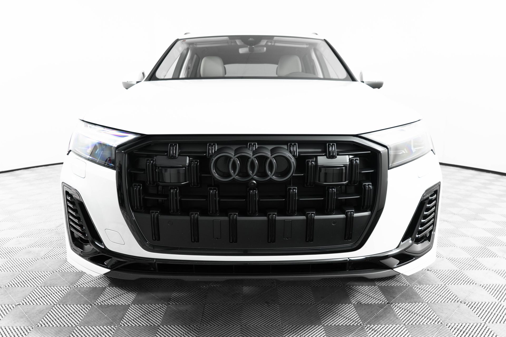 2025 Audi Q7 55 Premium Plus photo 2