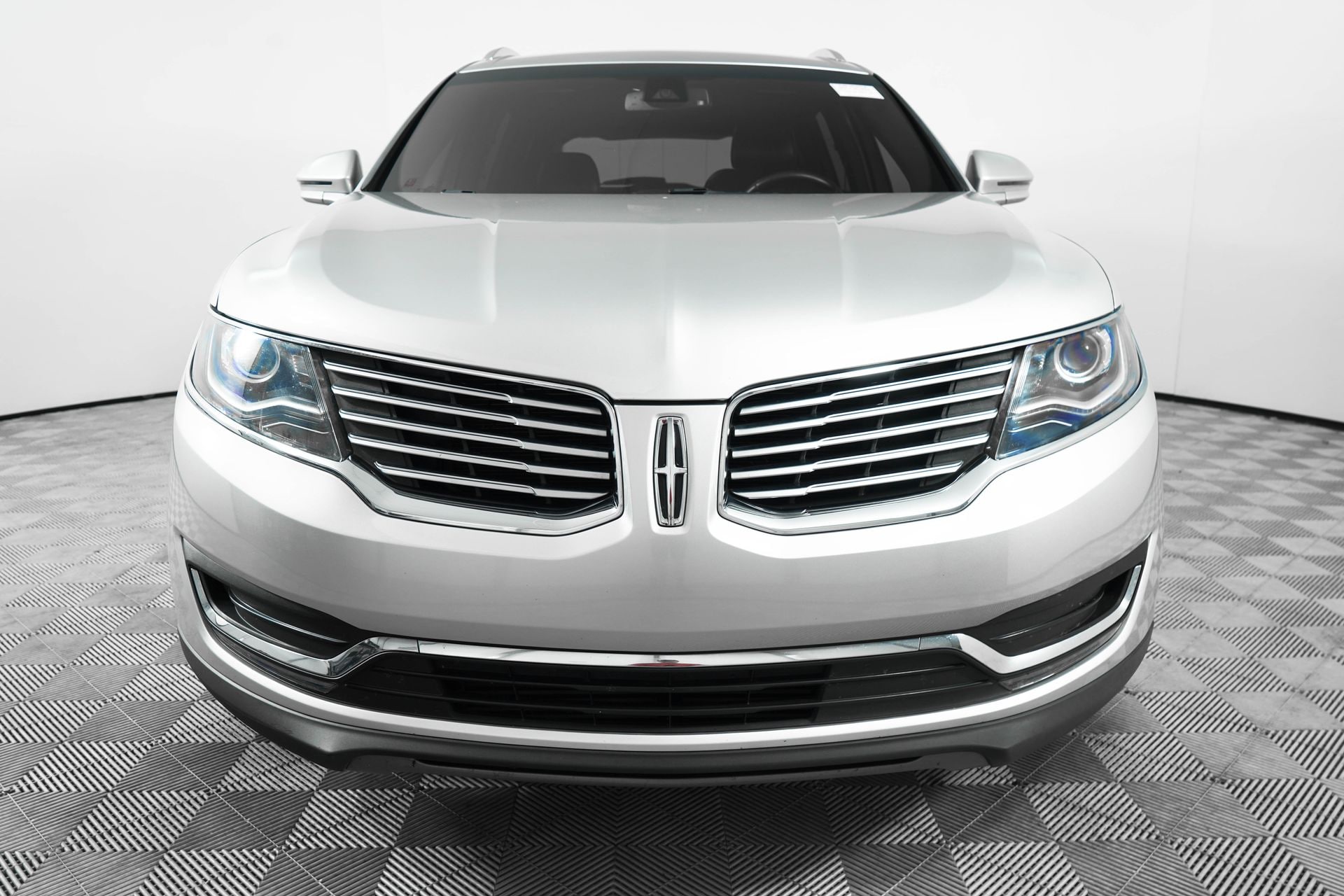 Used 2017 Lincoln MKX Select with VIN 2LMPJ6KP3HBL39838 for sale in Stuart, FL