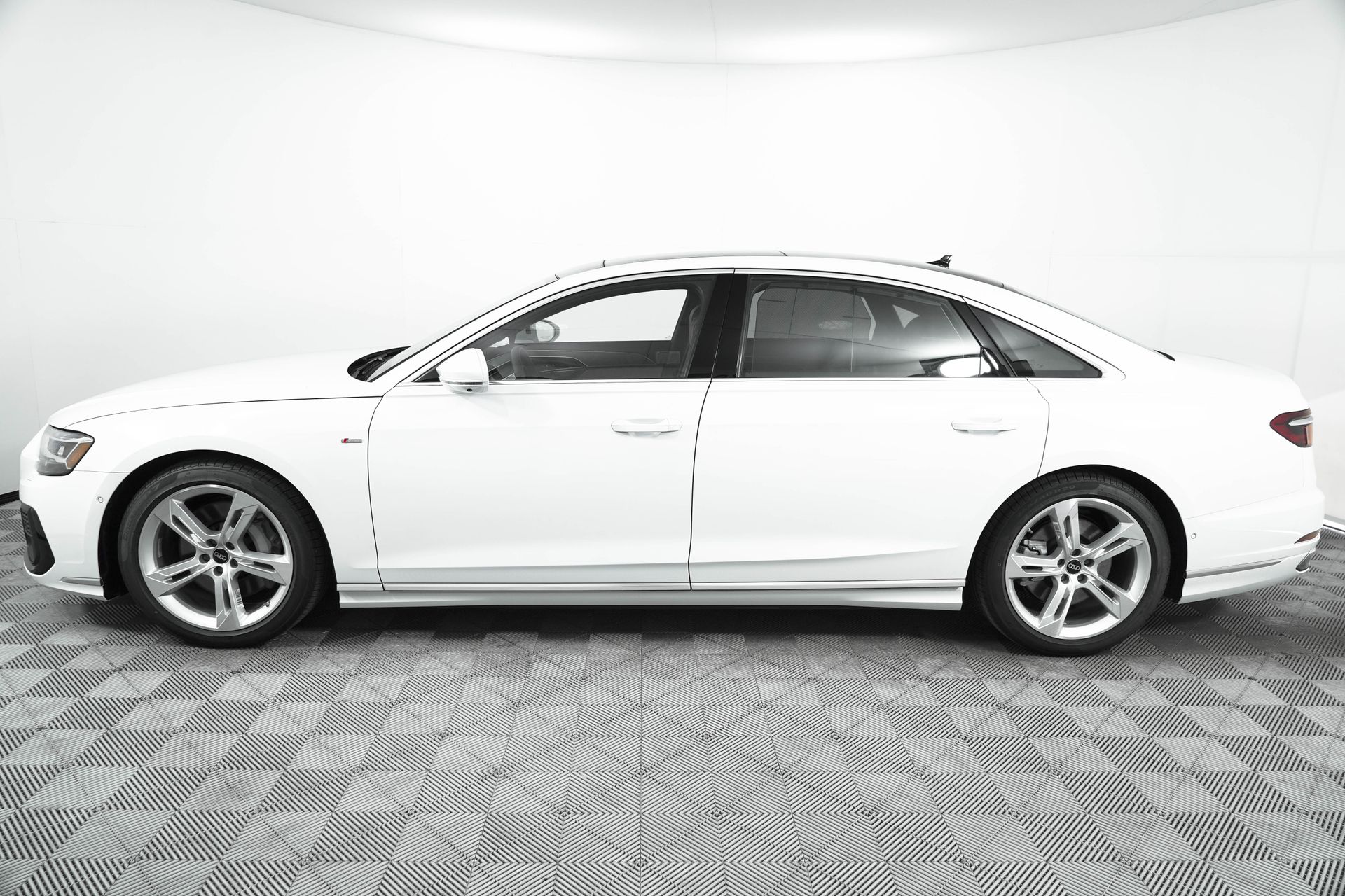 2025 Audi A8 L 55 photo 4