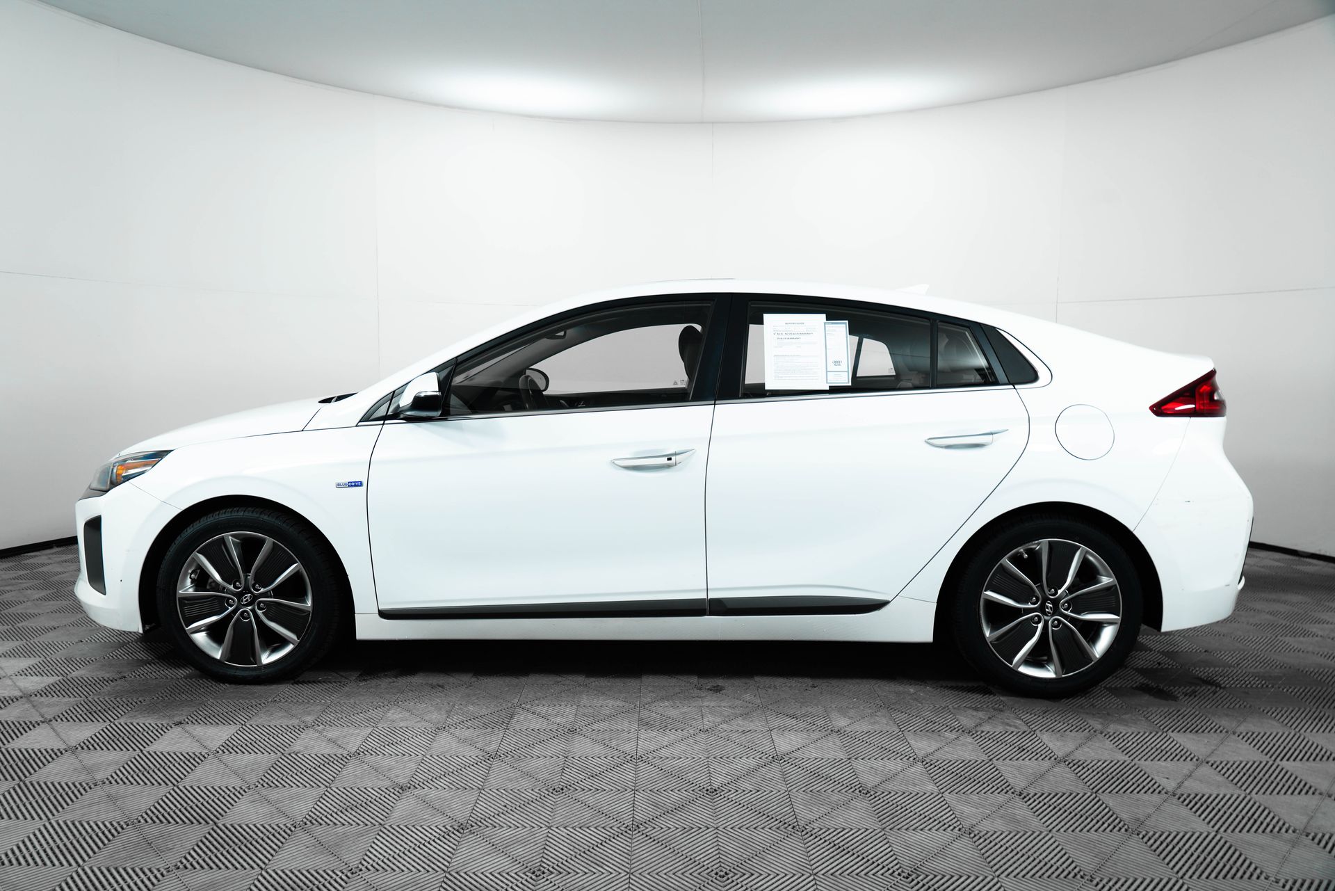 2017 Hyundai Ioniq Limited photo 4