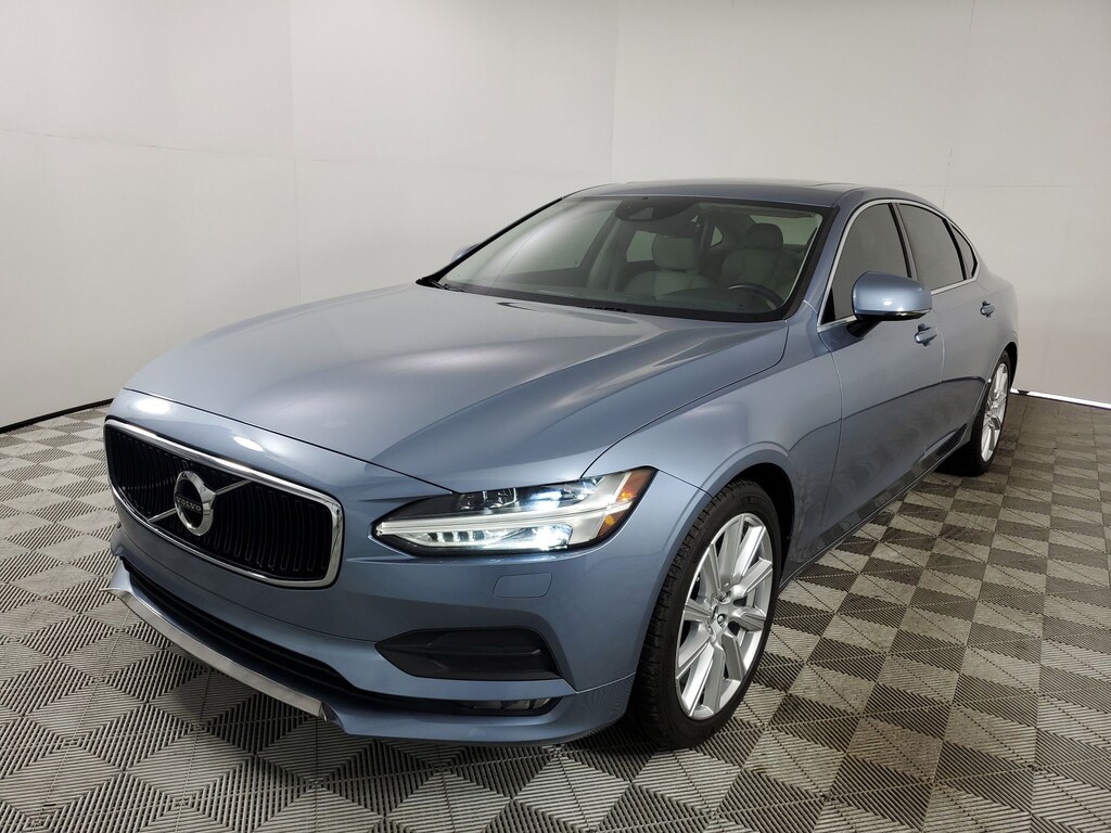 Used 2018 Volvo S90 T5 Momentum Sedan