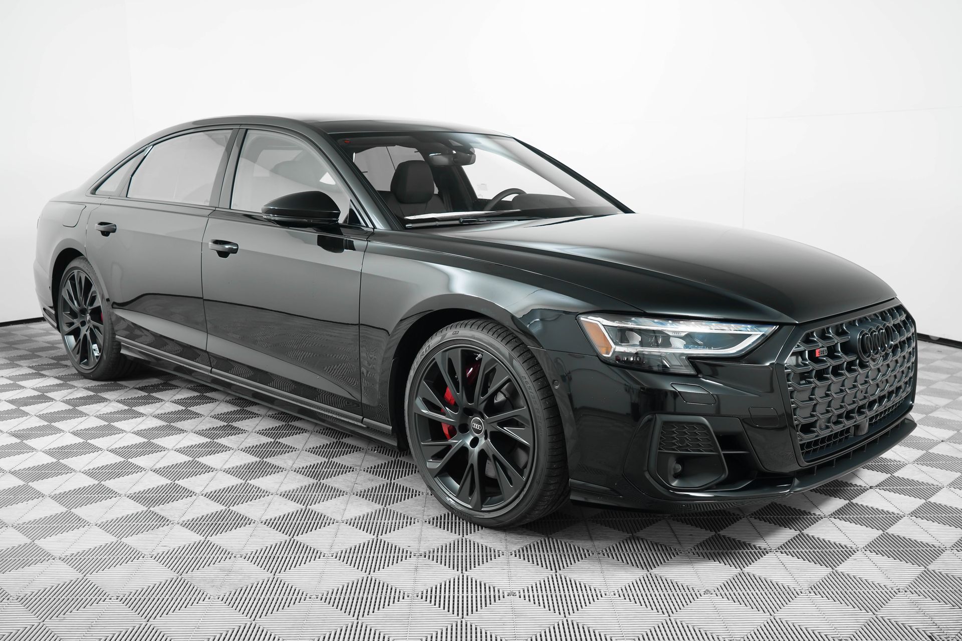 2025 Audi S8 Base's photo