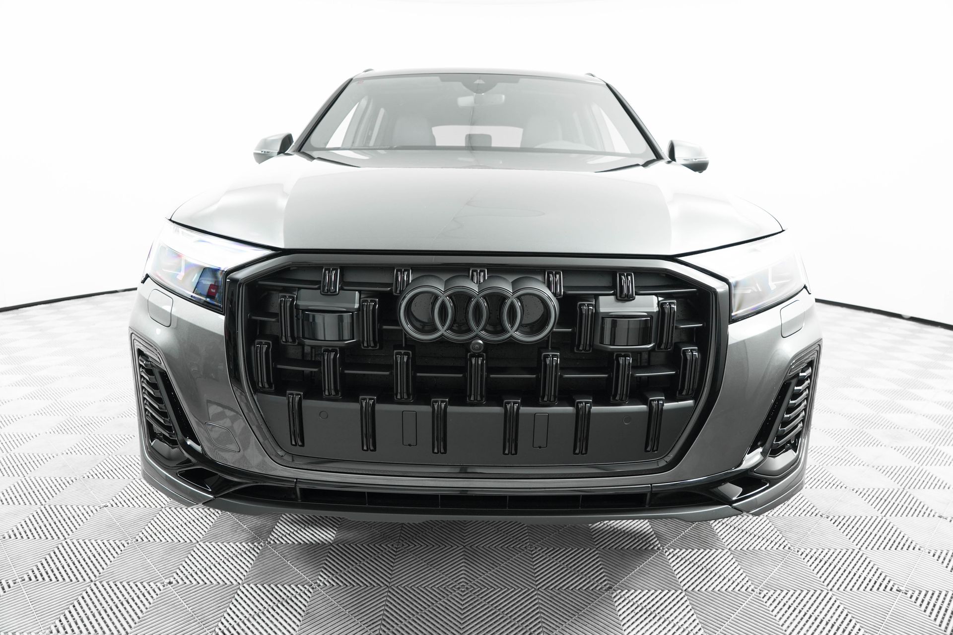 2025 Audi Q7 55 Premium Plus photo 2