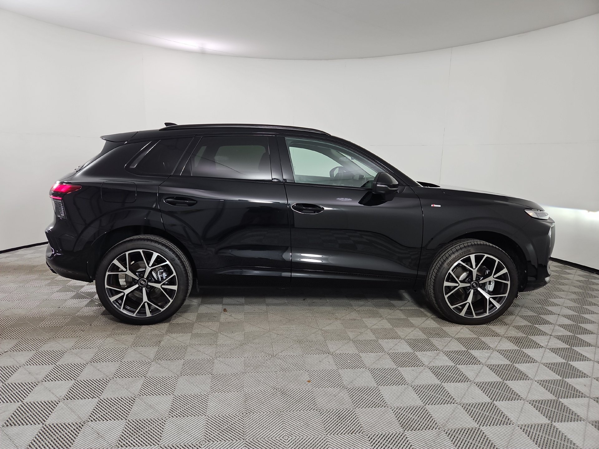2026 Audi Q3 Base - Photo 8