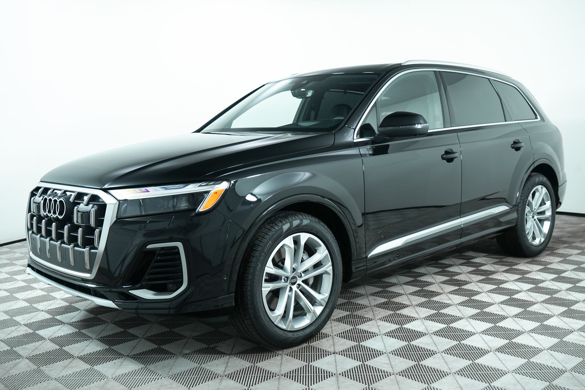 2025 Audi Q7 55 Prestige photo 3