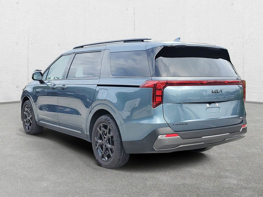 Used 2025 Kia Carnival Hybrid SX Minivan/Van