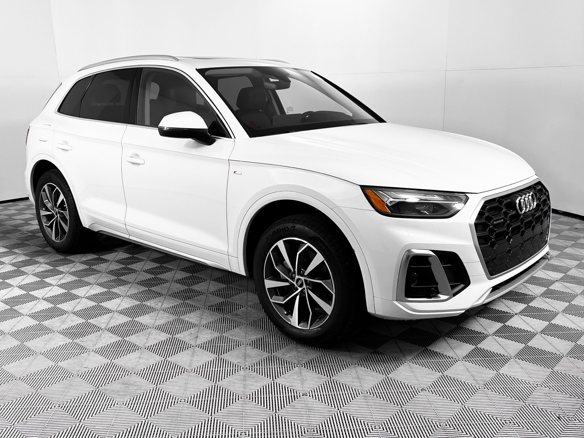 2023 Audi Q5 Premium Plus's photo