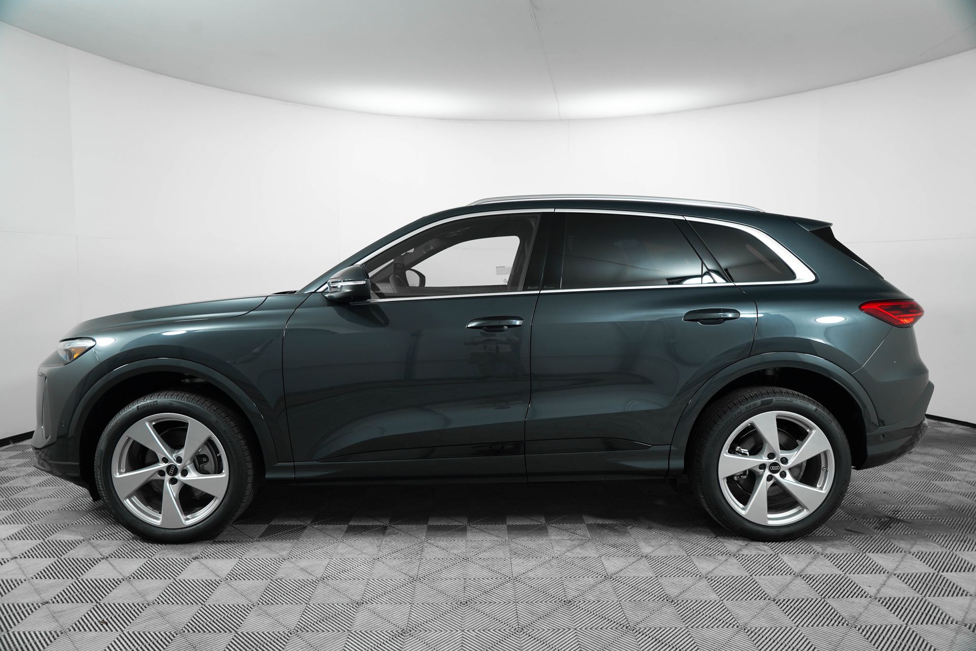 2025 Audi Q5 2.0T Premium Plus photo 4