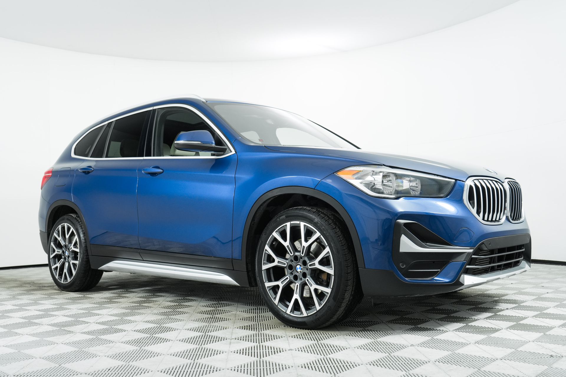 2021 BMW X1 28i's photo