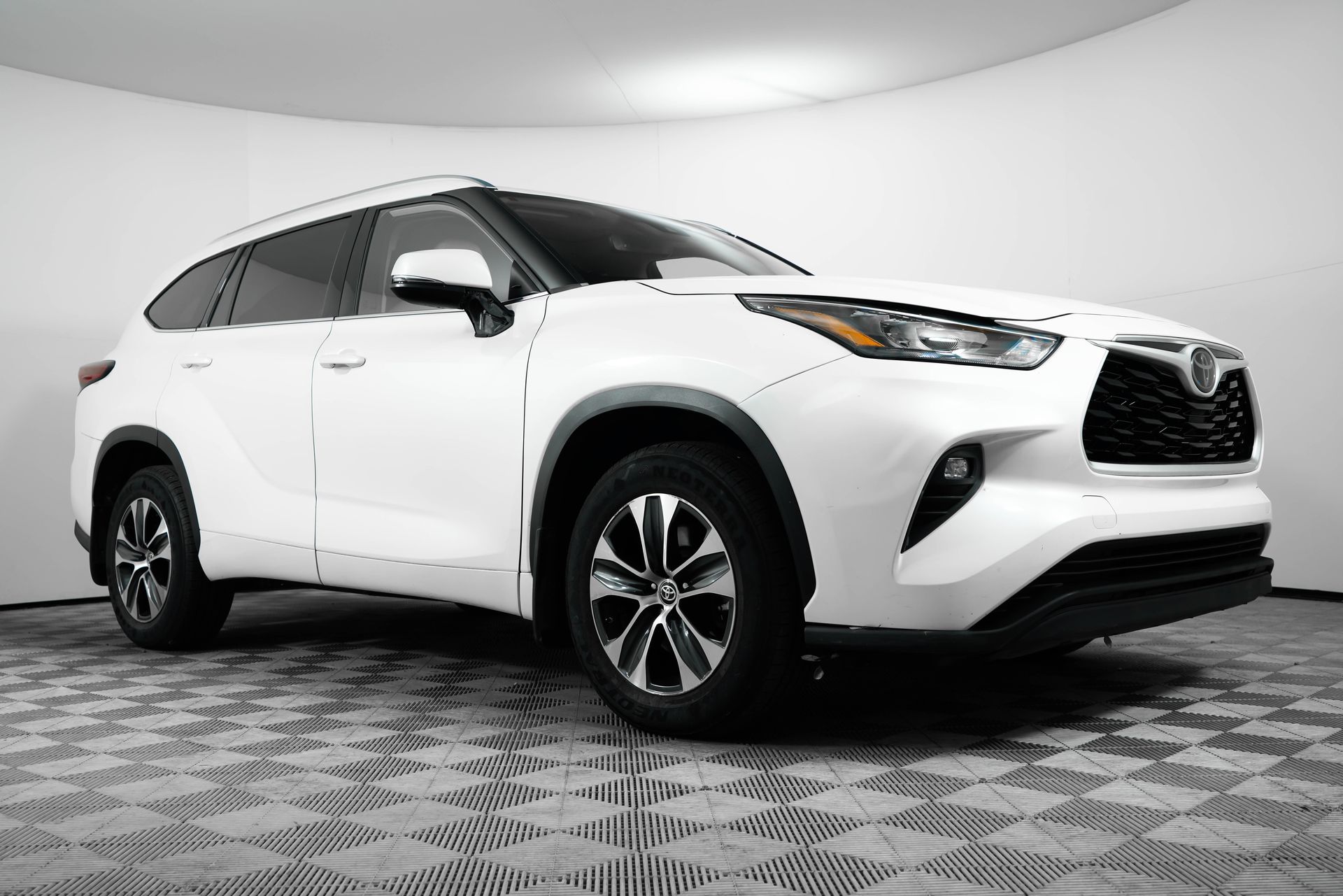 2020 Toyota Highlander XLE's photo