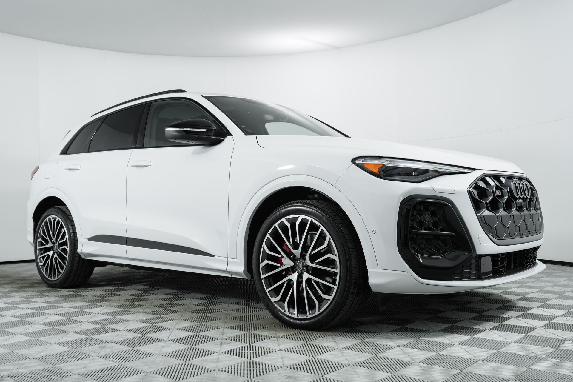 2025 Audi New SQ5 Premium Plus's photo